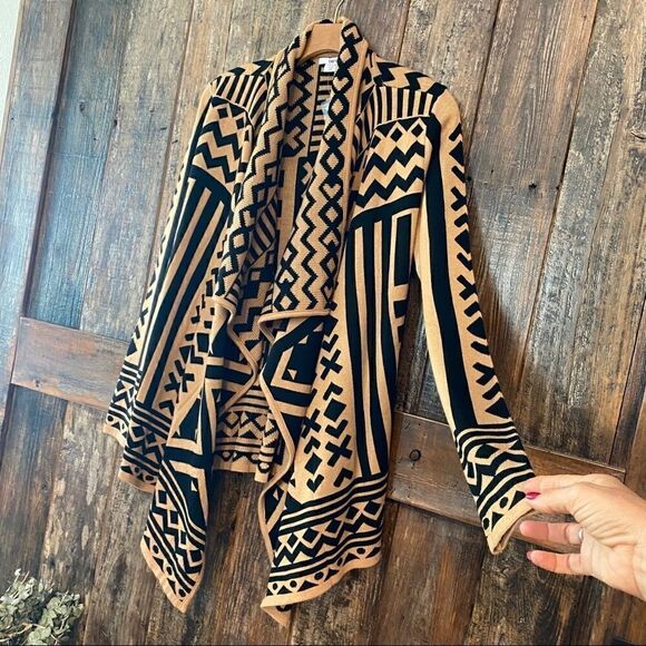 Bar III Sz XS NWT Tan Black AzTec Open Long Warm Cardigan - Picture 7 of 8